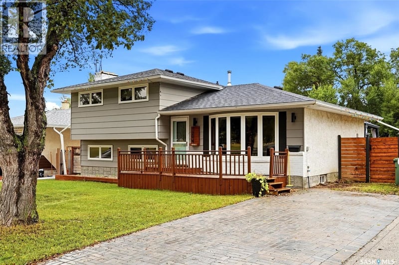 726 McIntosh STREET N, Regina, Saskatchewan, S4R5Z4, Regina, Saskatchewan — photo 1 of 5