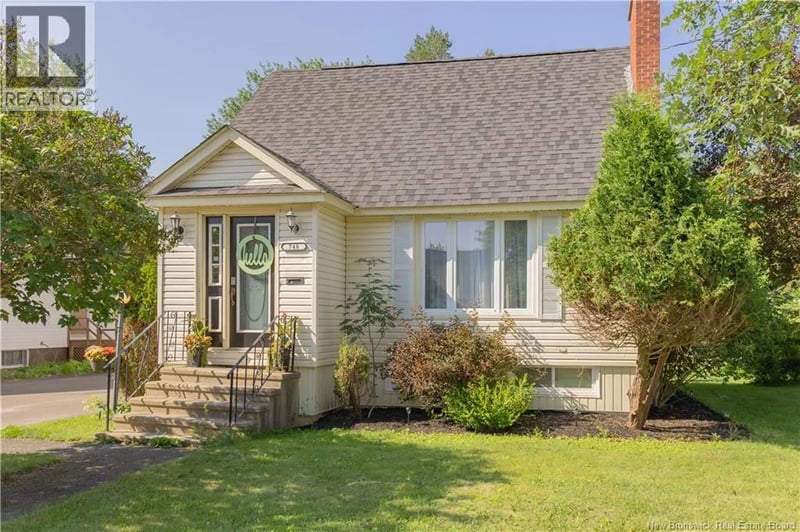 748 Athlone Street, Fredericton, New Brunswick, E3A3A9, Fredericton, New Brunswick — photo 1 of 5