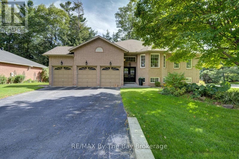 17 Downer Crescent, Wasaga Beach, Ontario, L9Z1C2, Wasaga Beach, Ontario — photo 1 of 5