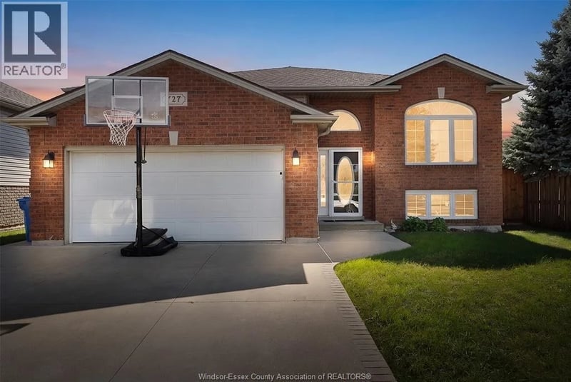 727 ALPENROSE, Windsor, Ontario, N9G2X7, Windsor, Ontario — photo 1 of 5