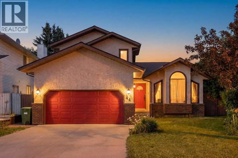 44 Hawkstone Drive Northwest, Calgary, Alberta, T3G3E9, Calgary, Alberta — photo 1 of 5
