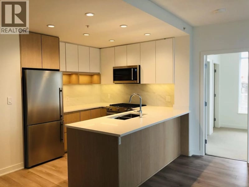 #8xx 8940 UNIVERSITY Crescent, Burnaby, British Columbia, V5A0E7, Burnaby, British Columbia — photo 1 of 5
