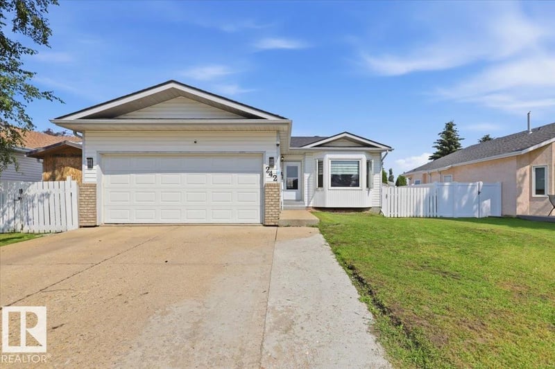 242 Northmount DR, Wetaskiwin, Alberta, T9A3M4, Wetaskiwin, Alberta — photo 1 of 5