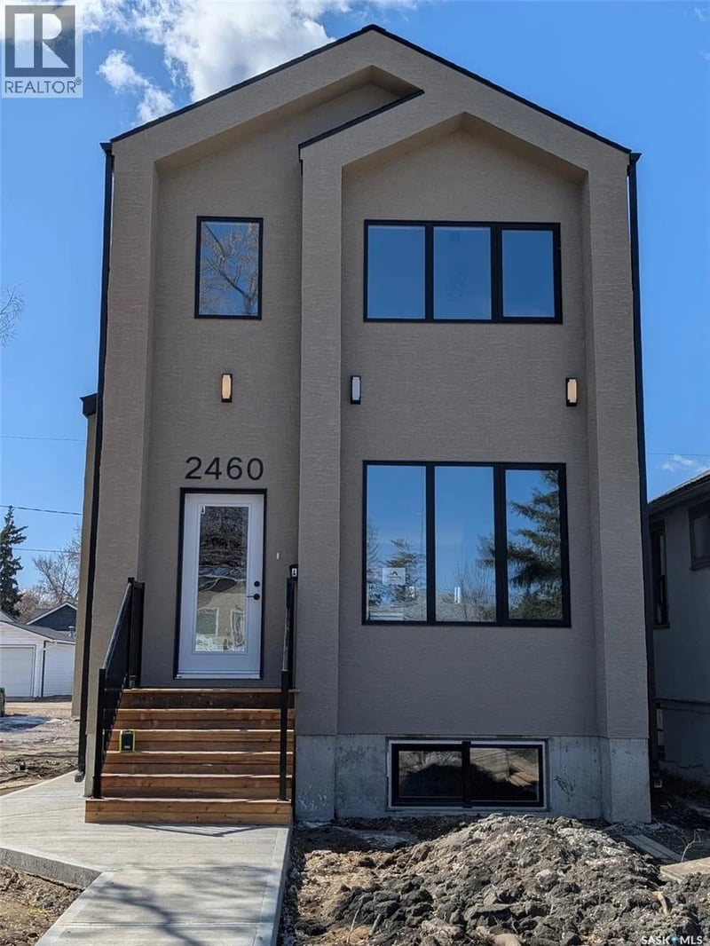 2460 Lindsay STREET, Regina, Saskatchewan, S4N3C6, Regina, Saskatchewan — photo 1 of 5