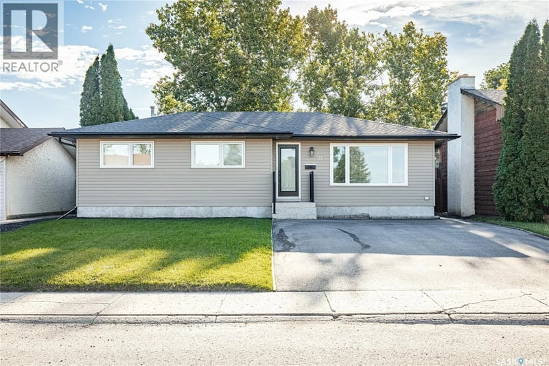 21 Blue Sage DRIVE, Moose Jaw, Saskatchewan, S6J1A5, Moose Jaw, Saskatchewan — photo 1 of 5
