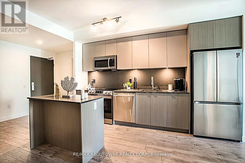 #A0410 125 Bronte Road, Oakville (BR Bronte), Ontario, L6L3C1, Oakville (BR Bronte), Ontario — photo 1 of 5