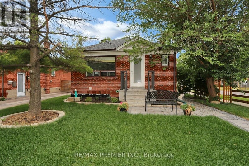 #Upper 37 Silvercrest Avenue, Toronto (Alderwood), Ontario, M8W2S3, Toronto (Alderwood), Ontario — photo 1 of 5