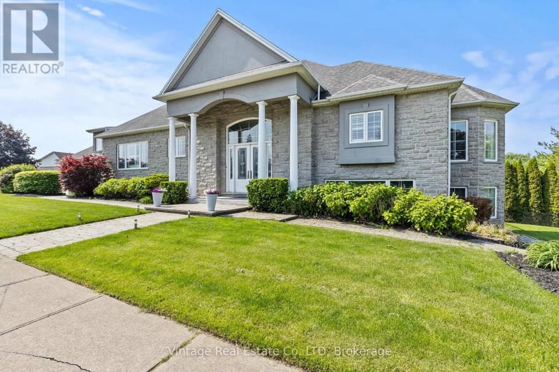 3689 Cardinal Drive, Niagara Falls (Mt. Carmel), Ontario, L2H2Y1, Niagara Falls (Mt. Carmel), Ontario — photo 1 of 5