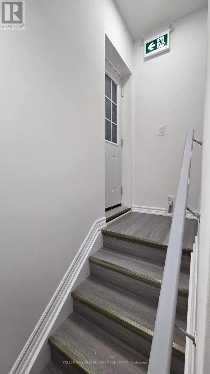 36 Crombie Street, Clarington (Bowmanville), Ontario, L1C4A1, Clarington (Bowmanville), Ontario — photo 1 of 5