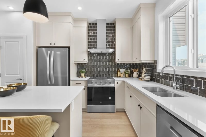 224 CHAPPELLE DR SW, Edmonton, Alberta, T6W5X8, Edmonton, Alberta — photo 1 of 5