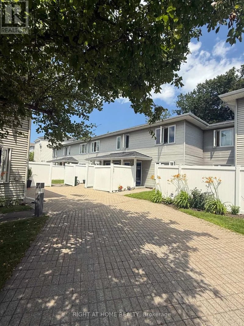 #E 1035 Cummings Avenue, Ottawa, Ontario, K1J9K5, Ottawa, Ontario — photo 1 of 5