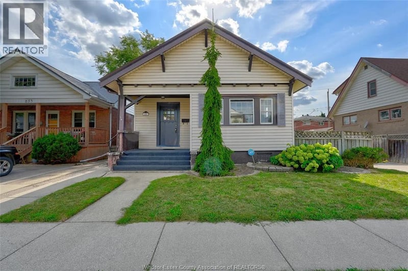 849 LAWRENCE Road, Windsor, Ontario, N8Y3Z6, Windsor, Ontario — photo 1 of 5