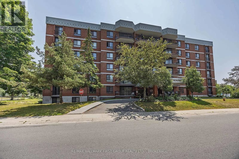 #204 14 Greenview Drive, Kingston (Central City West), Ontario, K7M7T5, Kingston (Central City West), Ontario — photo 1 of 5