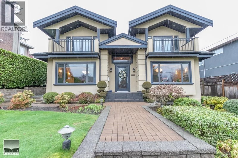 1969 KINGS Avenue, West Vancouver, British Columbia, V7V2B6, West Vancouver, British Columbia — photo 1 of 5