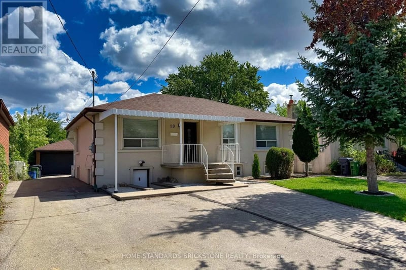 19 Granite Street, Toronto (Clanton Park), Ontario, M3H3K1, Toronto (Clanton Park), Ontario — photo 1 of 5
