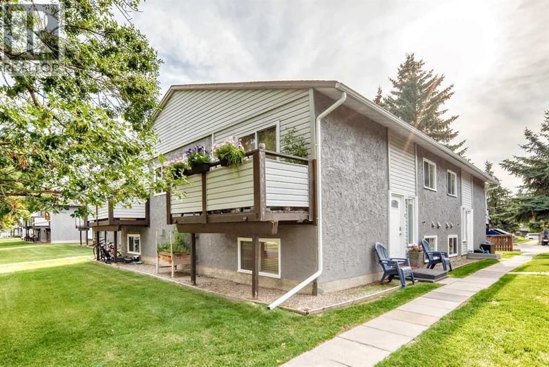 109 Stanley Avenue, Okotoks, Alberta, T1S1H8, Okotoks, Alberta — photo 1 of 5