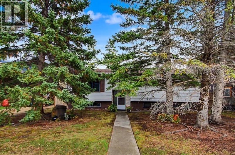1404 10th Avenue, Canmore, Alberta, T1W1W2, Canmore, Alberta — photo 1 of 5
