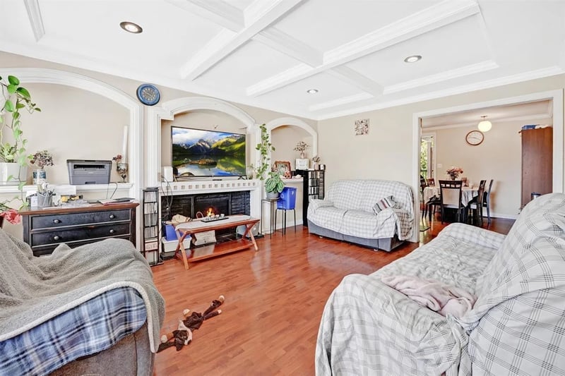 10886 132A Street, Surrey, British Columbia, V3T3Y4, Surrey, British Columbia — photo 1 of 5