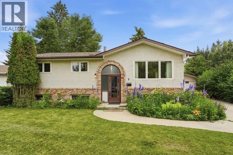 9 Stirling Close, Red Deer, Alberta, T4N0A8, Red Deer, Alberta — photo 1 of 5