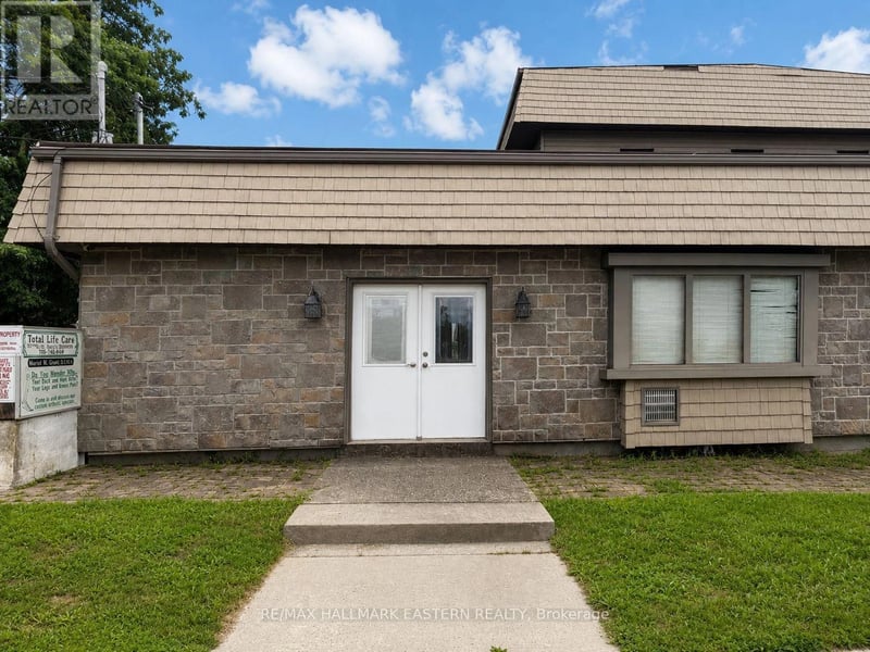 #6 129 Main Street, Kawartha Lakes (Bobcaygeon), Ontario, K0M1A0, Kawartha Lakes (Bobcaygeon), Ontario — photo 1 of 5