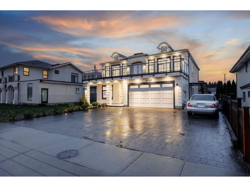 8069 124 Street, Surrey, British Columbia, V3W0X7, Surrey, British Columbia — photo 1 of 5