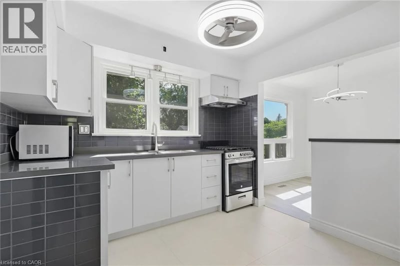 49 BEVERLY Crescent, Welland, Ontario, L3C3P7, Welland, Ontario — photo 1 of 5
