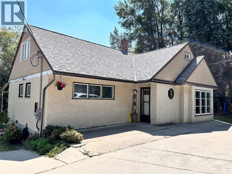 2066 CAUGHLIN Road, Fruitvale, British Columbia, V0G1L1, Fruitvale, British Columbia — photo 1 of 5