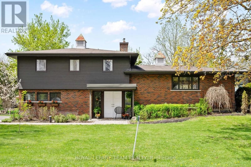 2 Lockview Road, Ottawa, Ontario, K4M1B2, Ottawa, Ontario — photo 1 of 5