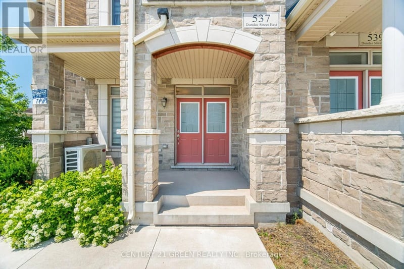 537 Dundas Street East, Oakville (JM Joshua Meadows), Ontario, L6H3P6, Oakville (JM Joshua Meadows), Ontario — photo 1 of 5