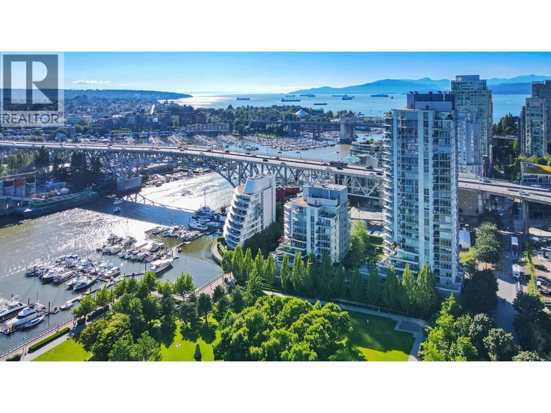 #TH105 638 BEACH Crescent, Vancouver, British Columbia, V6Z3H4, Vancouver, British Columbia — photo 1 of 5