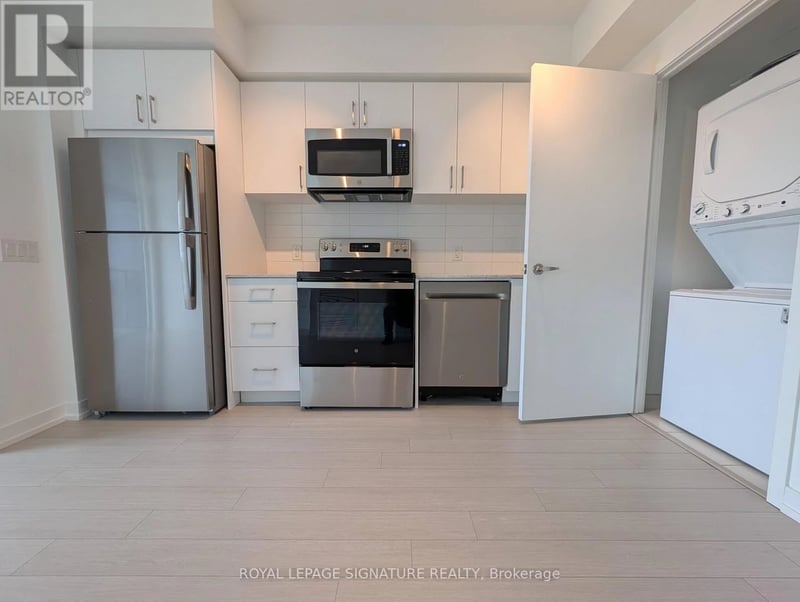 #1320 4010 Eglinton Avenue, Toronto (Humber Heights), Ontario, M9A4M2, Toronto (Humber Heights), Ontario — photo 1 of 5