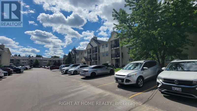 #108 733 Deveron Crescent, London South (South T), Ontario, N5Z4X7, London South (South T), Ontario — photo 1 of 5