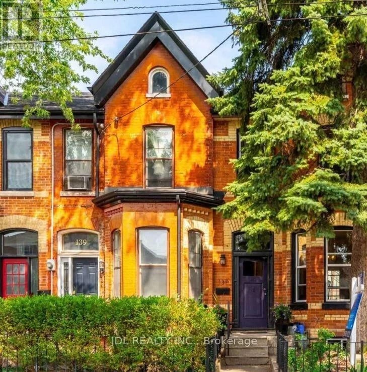 137 Denison Ave Avenue, Toronto (Kensington-Chinatown), Ontario, M5T2N2, Toronto (Kensington-Chinatown), Ontario — photo 1 of 5