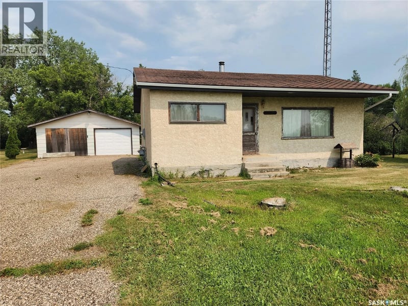 215 Menzies STREET, North Portal, Saskatchewan, S0C1W0, North Portal, Saskatchewan — photo 1 of 5