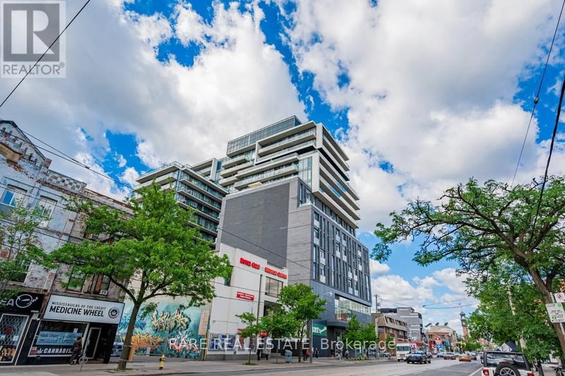 #PH5 297 College Street, Toronto (Kensington-Chinatown), Ontario, M5T0C2, Toronto (Kensington-Chinatown), Ontario — photo 1 of 5