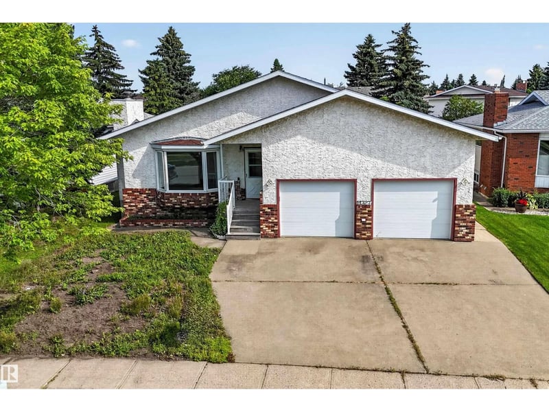 11327 25 AV NW, Edmonton, Alberta, T6J5J1, Edmonton, Alberta — photo 1 of 5