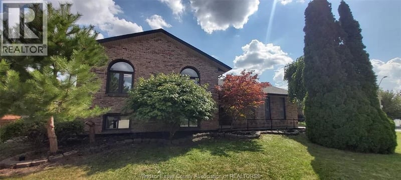 8339 KINGSTON Crescent, Windsor, Ontario, N8S4R7, Windsor, Ontario — photo 1 of 5