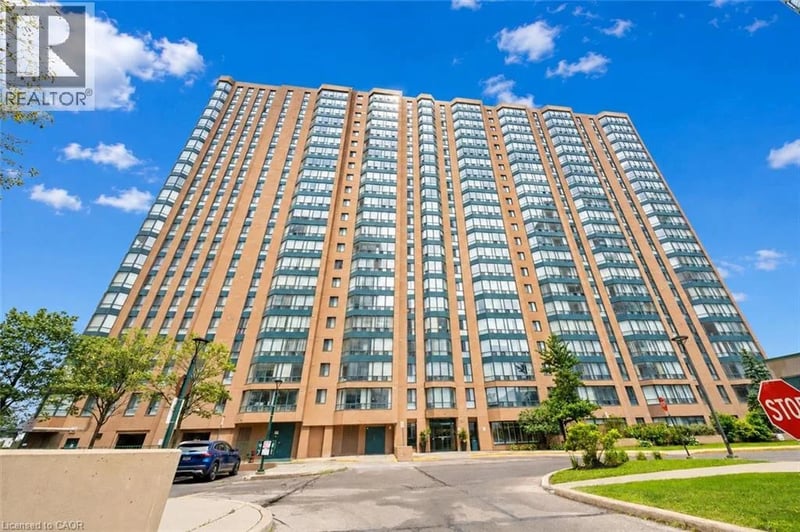 #302 155 HILLCREST Avenue, Mississauga, Ontario, L5B3Z2, Mississauga, Ontario — photo 1 of 5