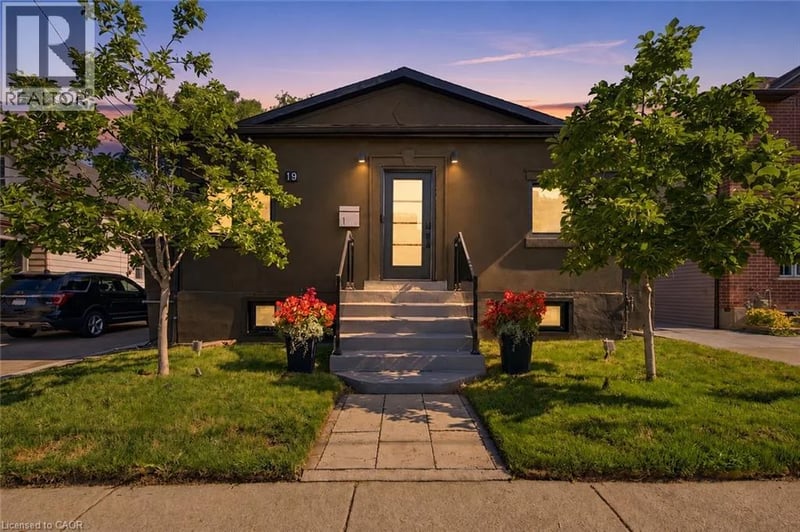19 GROVE Street, Hamilton, Ontario, L8N1P4, Hamilton, Ontario — photo 1 of 5