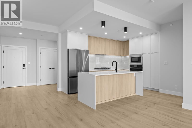 #301 75 Predator Ridge Drive, Vernon, British Columbia, V1H1G4, Vernon, British Columbia — photo 1 of 5