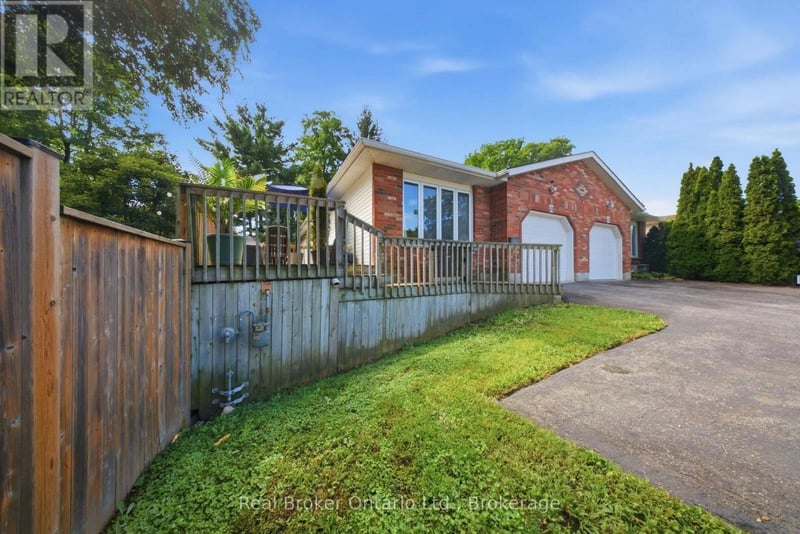 11 Dundas Street West, Brant (Paris), Ontario, N3L1E9, Brant (Paris), Ontario — photo 1 of 5