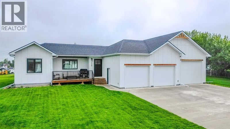 246 4A Street, Stirling, Alberta, T0K2E0, Stirling, Alberta — photo 1 of 5