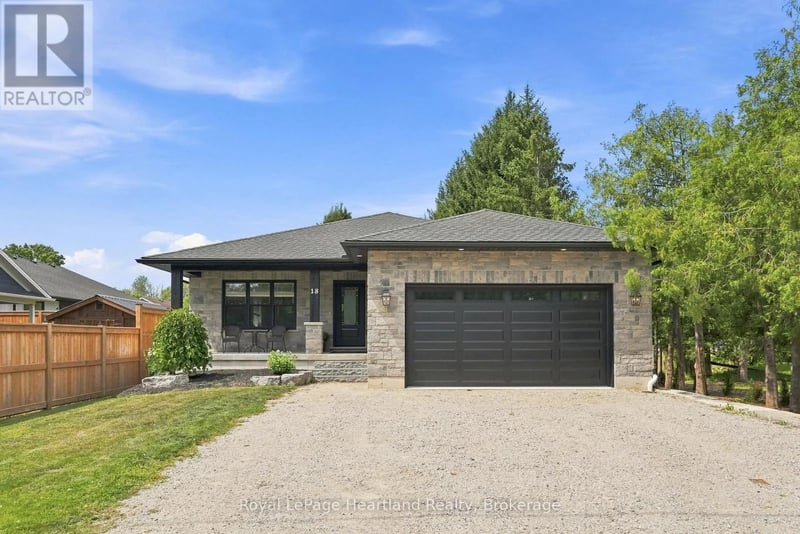 18 Geddes Street West, Minto, Ontario, N0G1M0, Minto, Ontario — photo 1 of 5