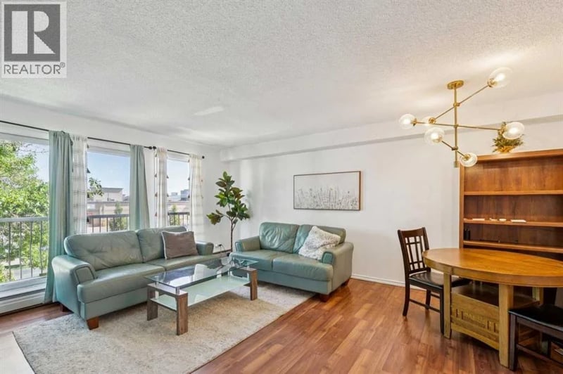 1113 37 Street Southwest, Calgary, Alberta, T3C1S5, Calgary, Alberta — photo 1 of 5