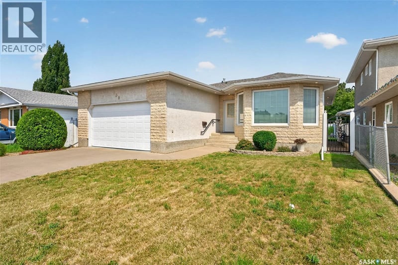 138 Athabasca STREET W, Moose Jaw, Saskatchewan, S6H2B7, Moose Jaw, Saskatchewan — photo 1 of 5