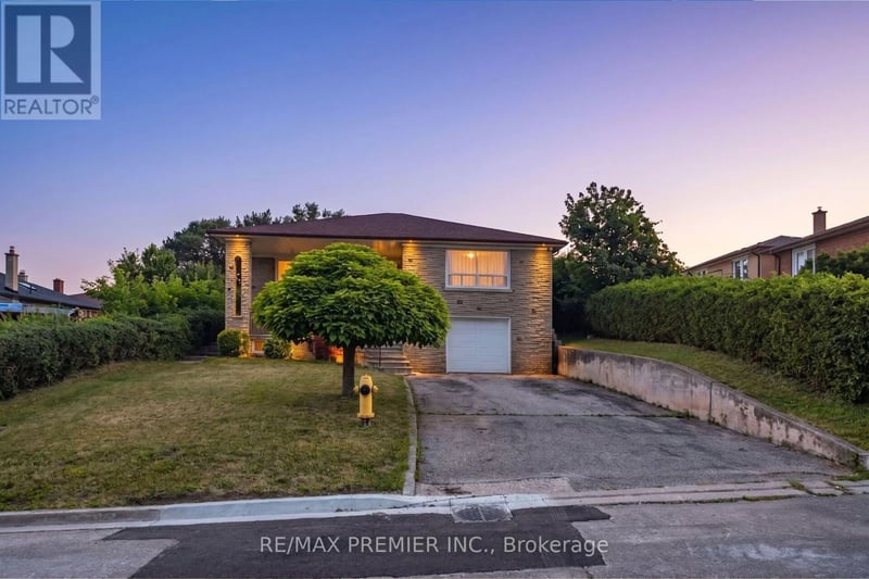 6 Canton Avenue, Toronto (Downsview-Roding-CFB), Ontario, M3M1N2, Toronto (Downsview-Roding-CFB), Ontario — photo 1 of 5