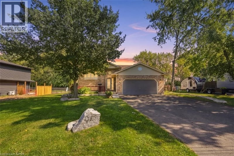 78 MONTGOMERY Road, Welland, Ontario, L3C2Y3, Welland, Ontario — photo 1 of 5