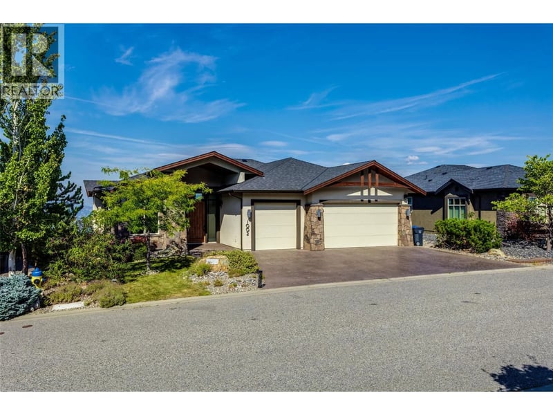 1002 Hewetson Avenue, Kelowna, British Columbia, V1W5H8, Kelowna, British Columbia — photo 1 of 5