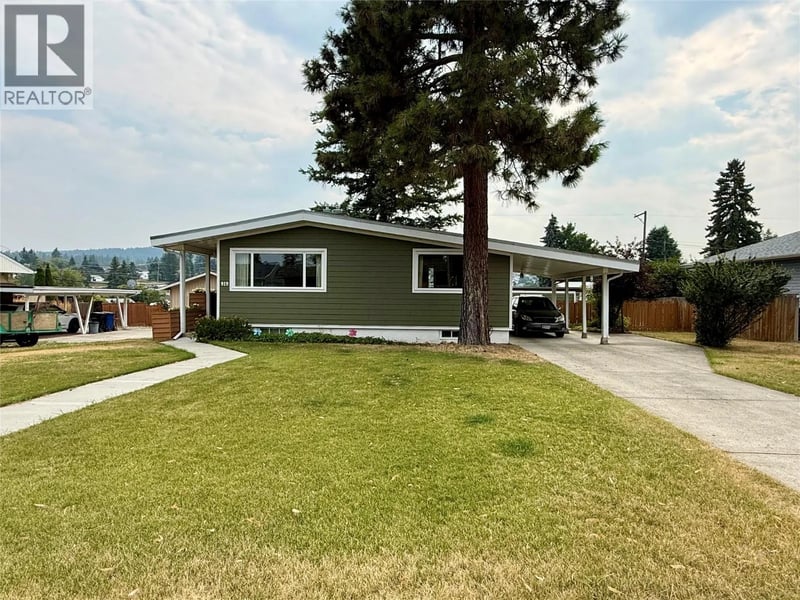 919 9th Street South, Cranbrook, British Columbia, V1C1R8, Cranbrook, British Columbia — photo 1 of 5