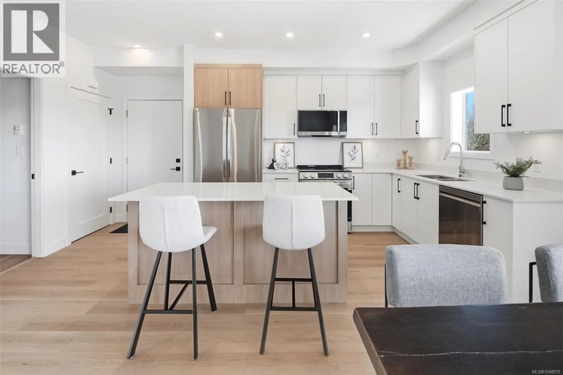#201 7043 Central Saanich Road, Central Saanich, British Columbia, V8M1Y3, Central Saanich, British Columbia — photo 1 of 5